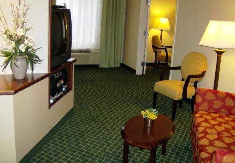 Fairfield Inn & Suites באטלר חדר תמונה