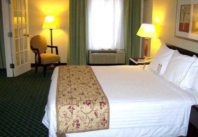 Fairfield Inn & Suites באטלר חדר תמונה